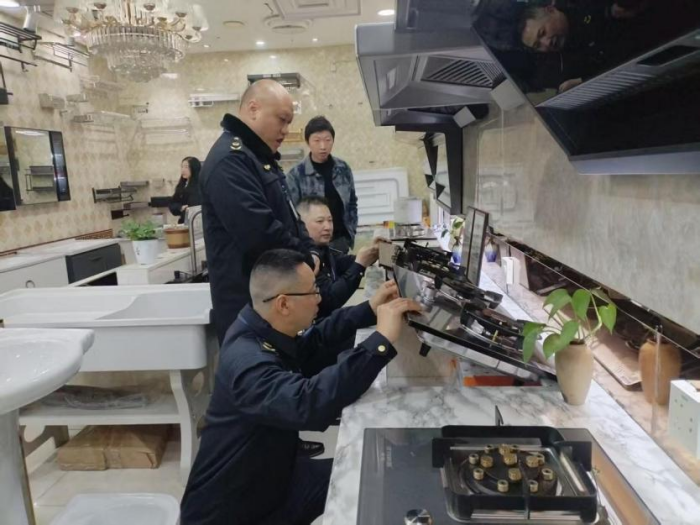 合江縣市場監(jiān)管局開展燃氣器具及電取暖器等產品質量檢查，確保家用電器零配件銷售安全